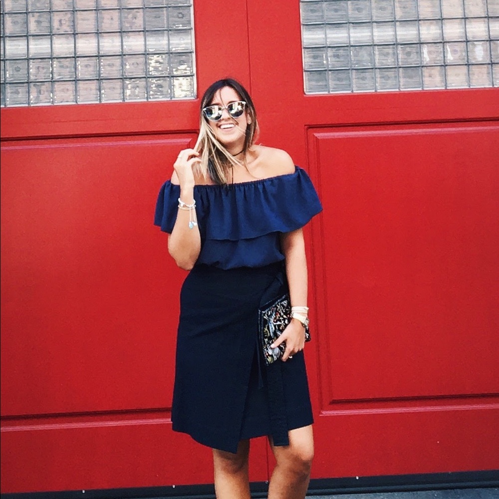 Aritiza- Wilfred off the shoulder top in (S)